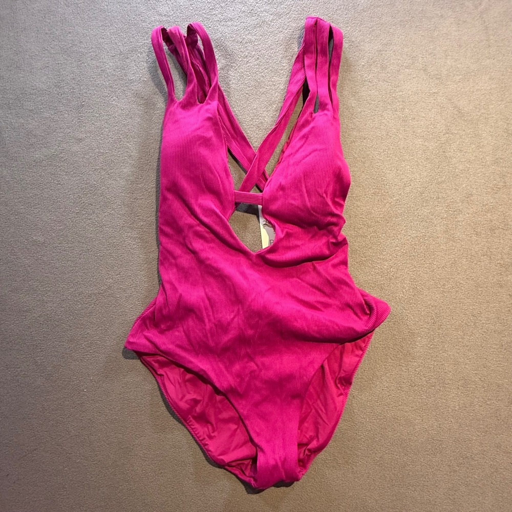 BECCA Rebecca Virtue Ribbed Plunge One Piece Swimsuit Magenta Pink Large NWT